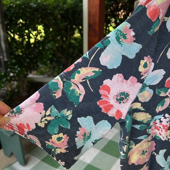 Time and Tru size xxl, 2x, 20, short sleeve round neck shirt with zig zag stitch - Picture 4 of 5